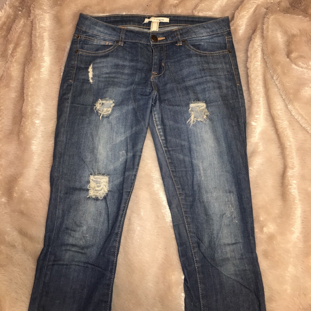 DISTRESSED JEANS