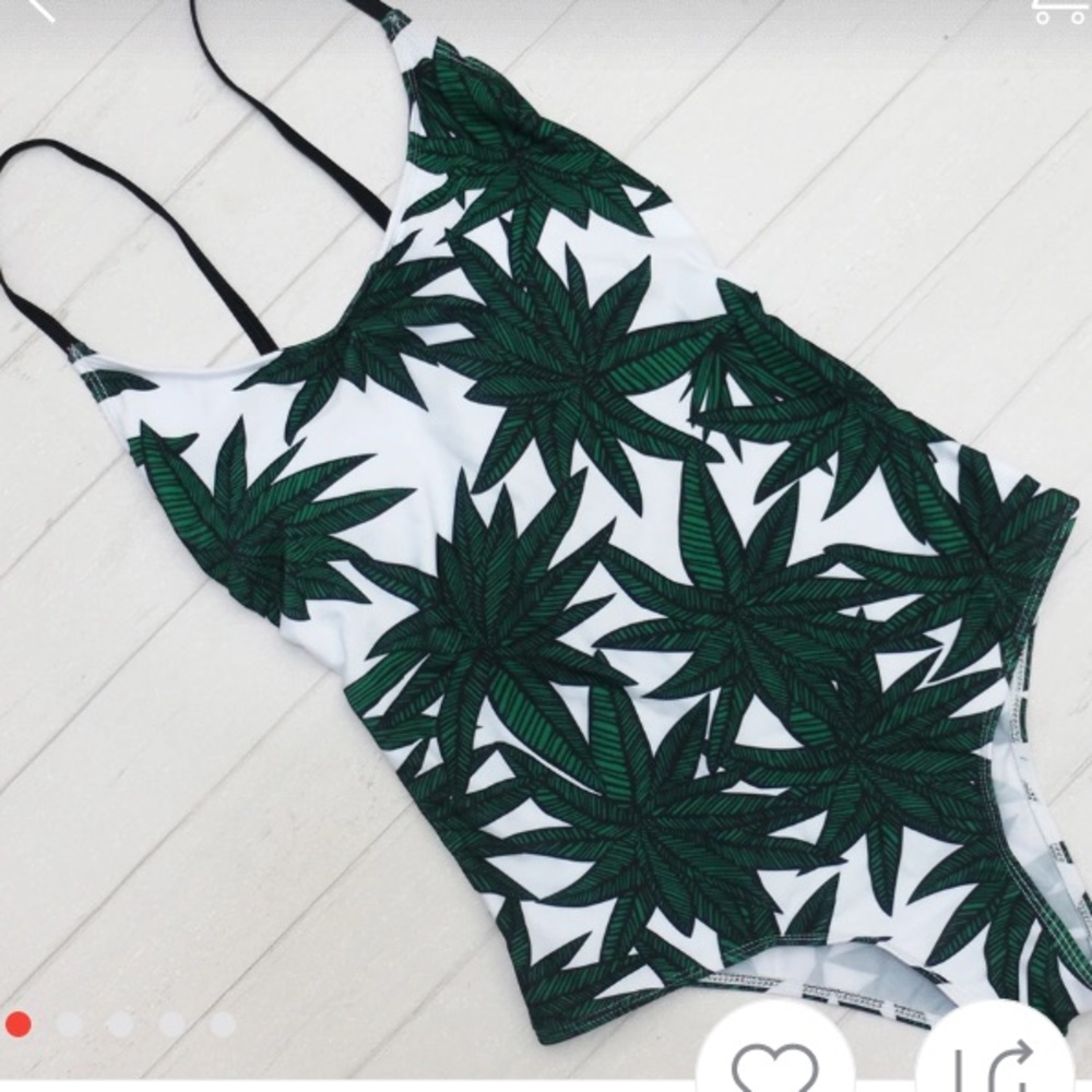 🍃White W/Green Palm leaves 🍃One piece swimsuit