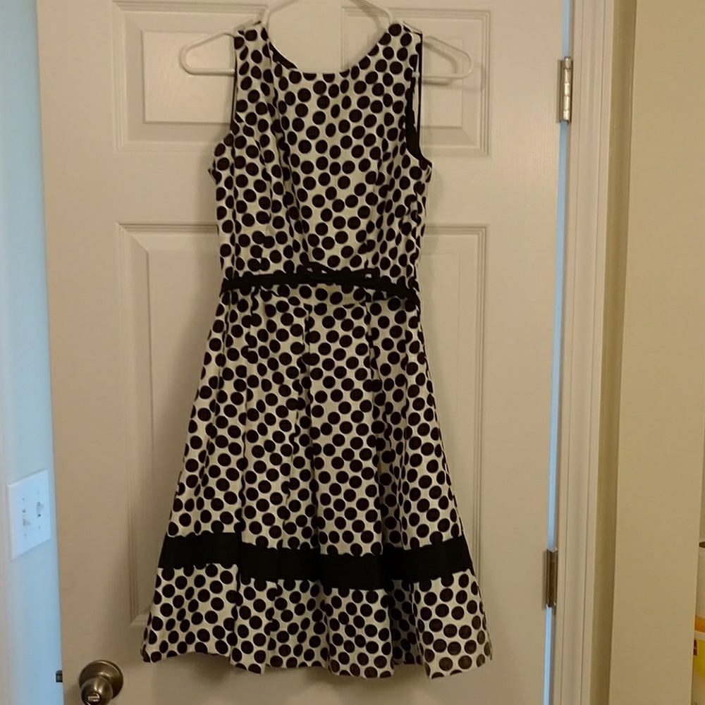 Black and white dress. Pockets!