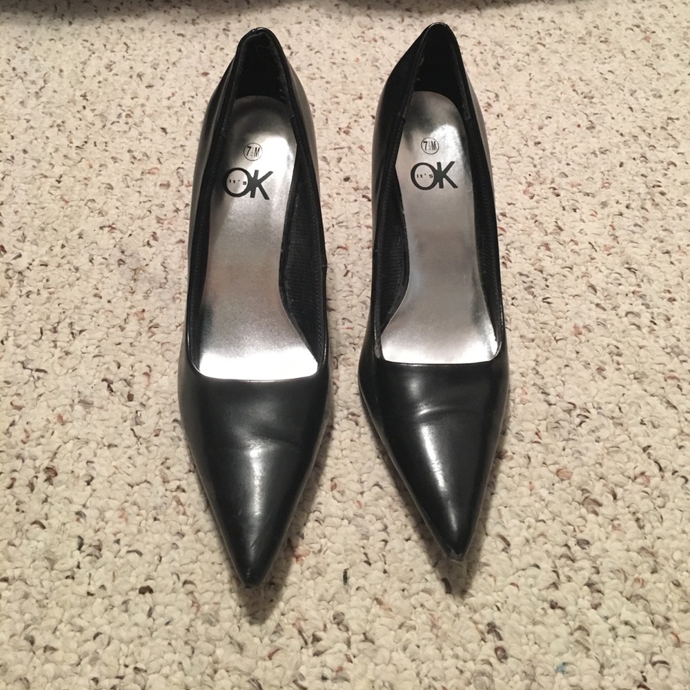Black point toe heels