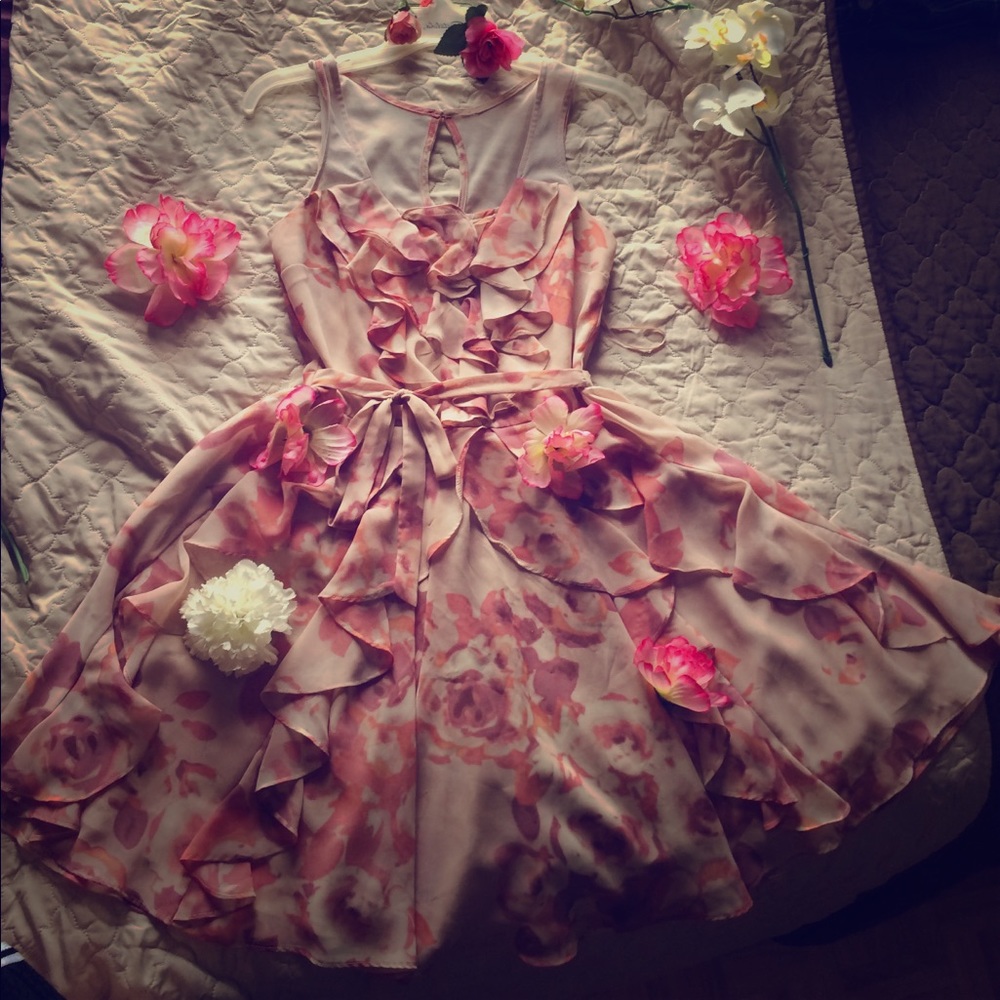 SALE !!!!! 🎉🎉Beautiful flowy floral dress 🌺❤️