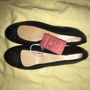 NWT black ballerina flats
