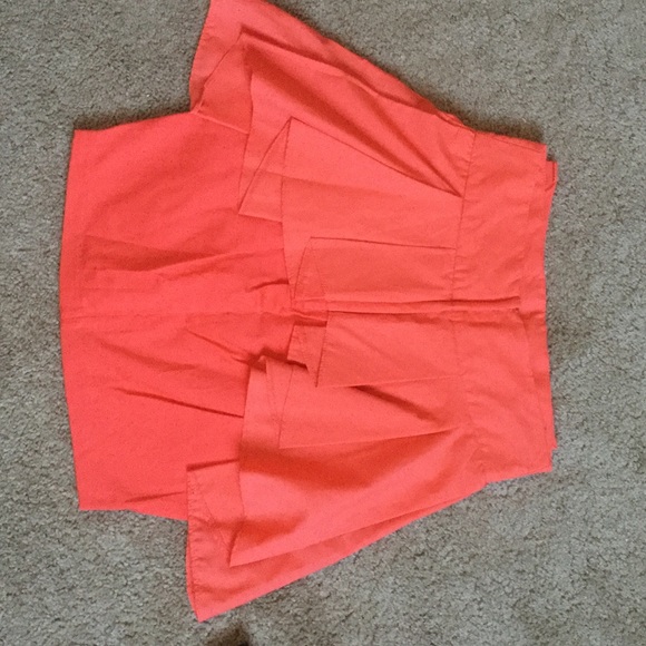 Beautiful high waisted skirt from London. - Picture 3 of 3