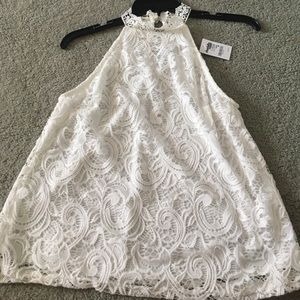 White lace tank top.