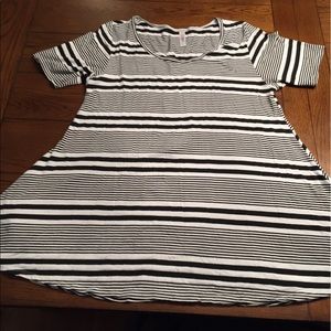 LulaRoe Large Perfect T