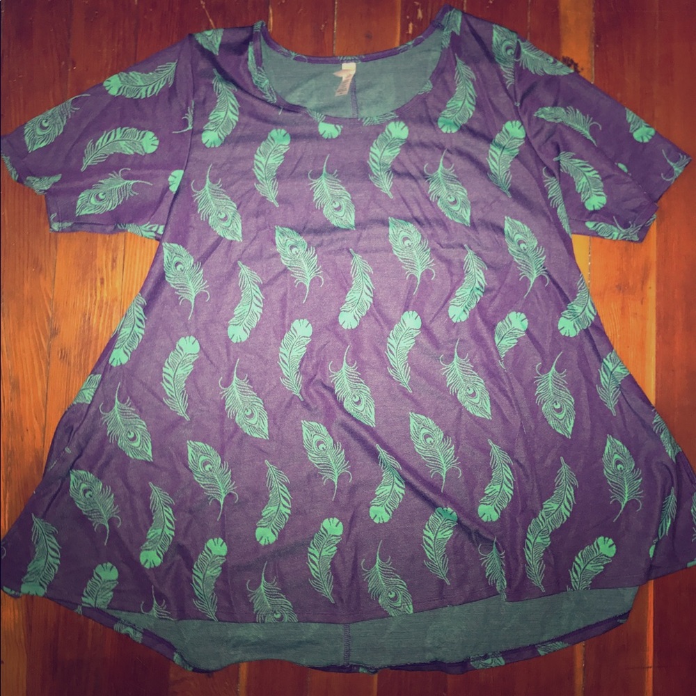 Lularoe 2xl perfect Tee rare feather print.
