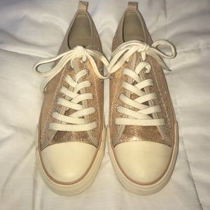 LIKE NEW!! American Eagle Converse Style