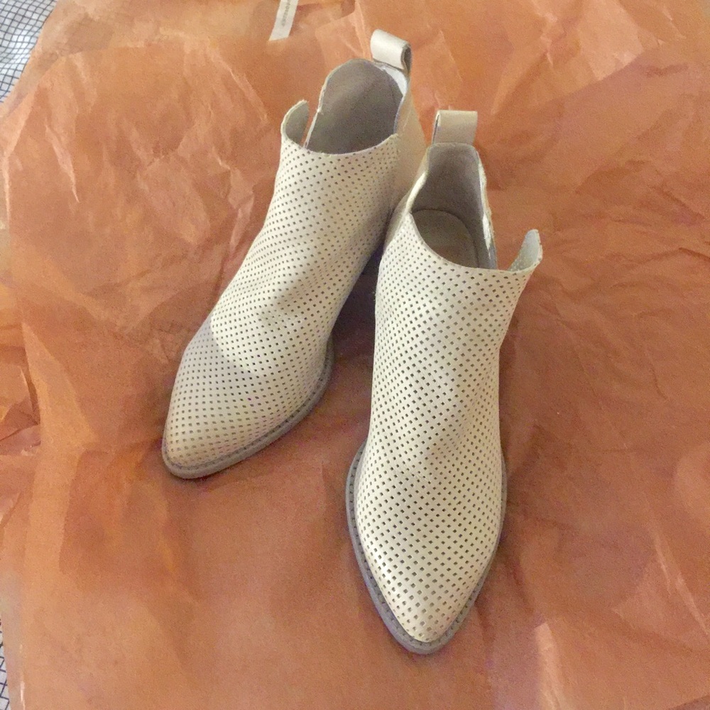 Dolce Vita like new leather summer ankle bootie