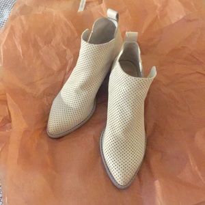 Dolce Vita like new leather summer ankle bootie