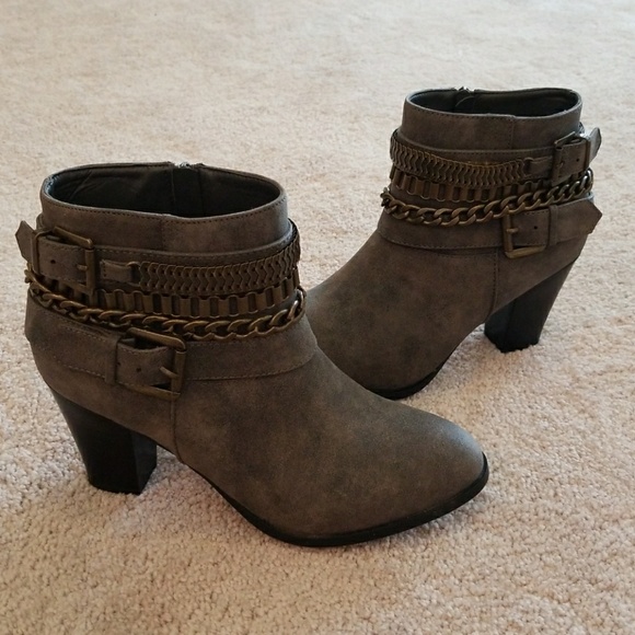 JustFab Shoes - Sexy gray JustFab booties with chain accents, 8.5