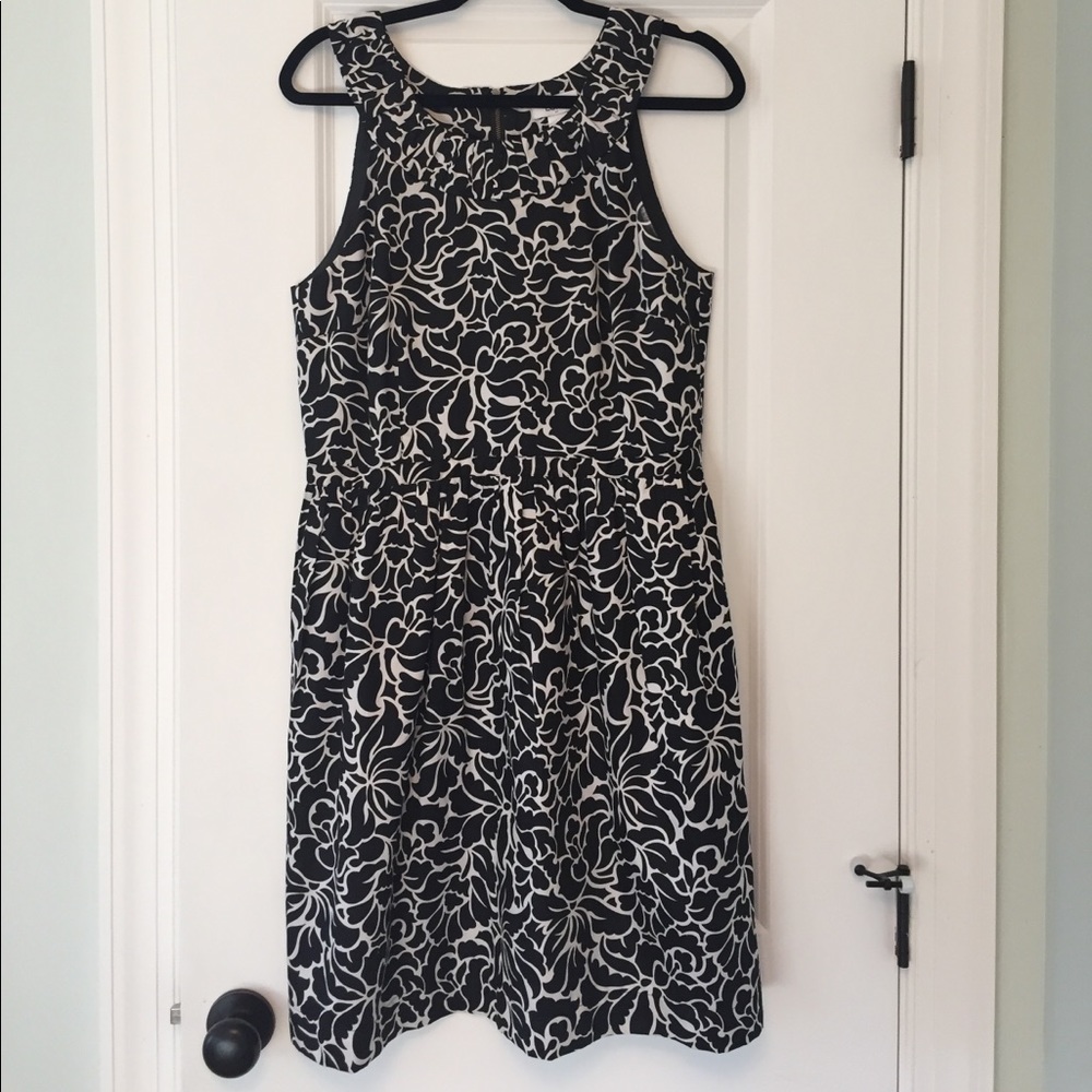 Ann Taylor LOFT dress with pockets!