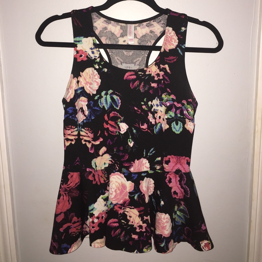 Razed back peplum top. Floral print.