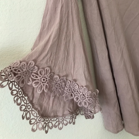 Flowey Sleeve Dress - Picture 2 of 4