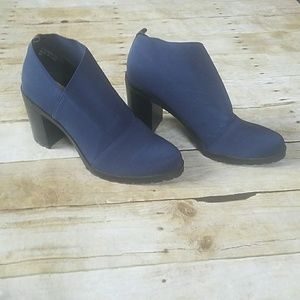 Ellen Tracy ET Minnie Lug Blue Ankle Boots