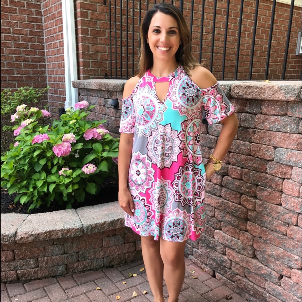 Keyhole cold shoulder paisley print dress!