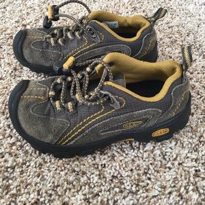 KEEN boys shoes