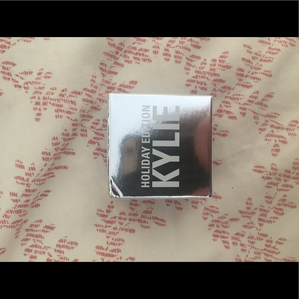 Kylie creme eyeshadow
