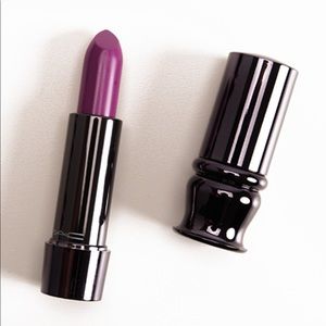 MAC Vogue en Violet Lipstick