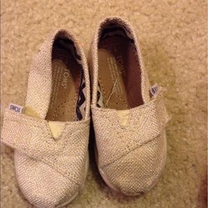 Toms