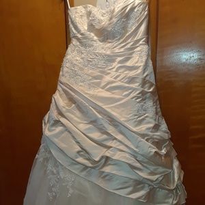 Champagne Halter Wedding Dress size 16W