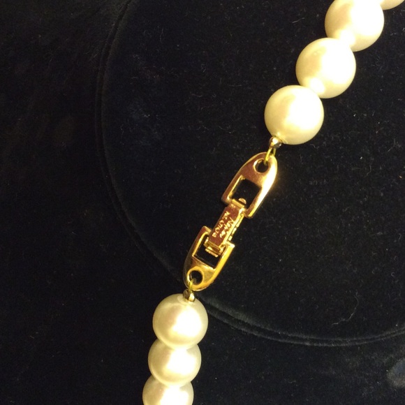 Napier stamped PAT. 4.774.743 Necklace - Picture 3 of 8