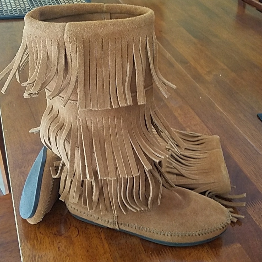 MINNETONKA 3-Layer Fringe Boot 
Brown Suede