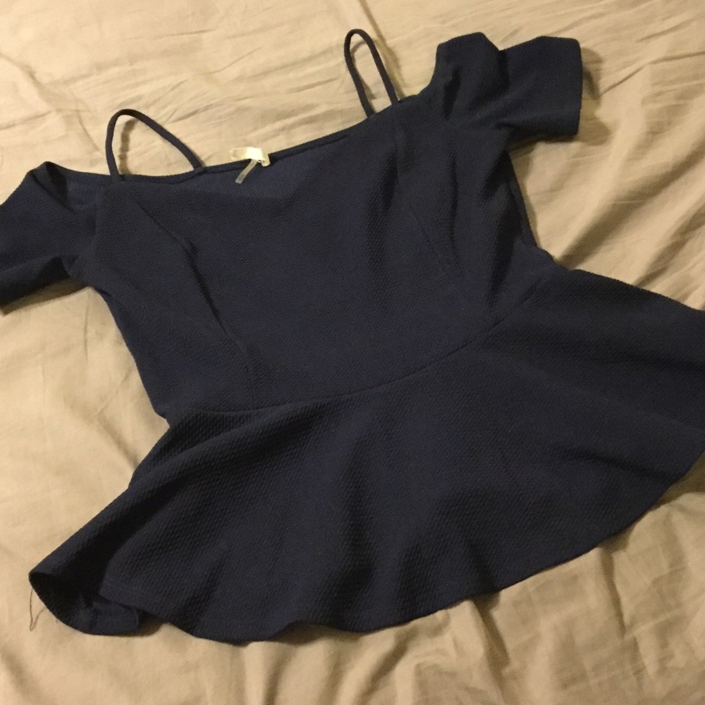 Cold shoulder peplum top. Soprano brand