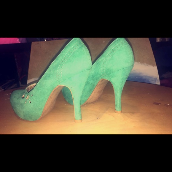 Heels - Picture 2 of 3