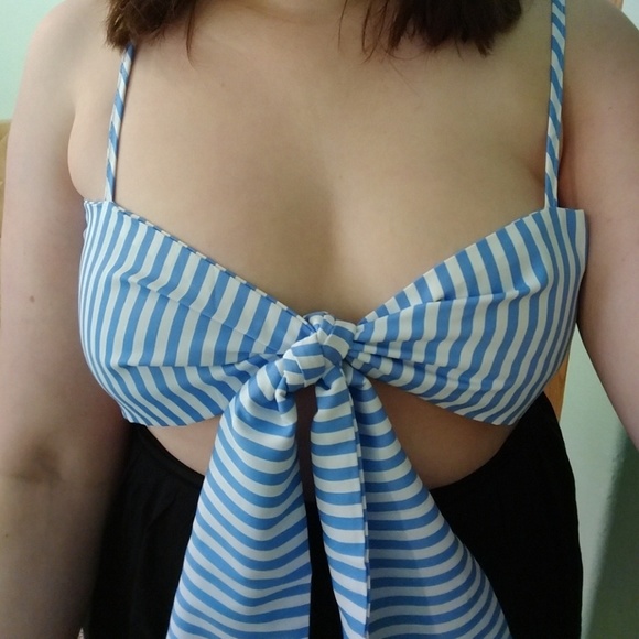 Striped Bow Crop Top - Picture 7 of 7