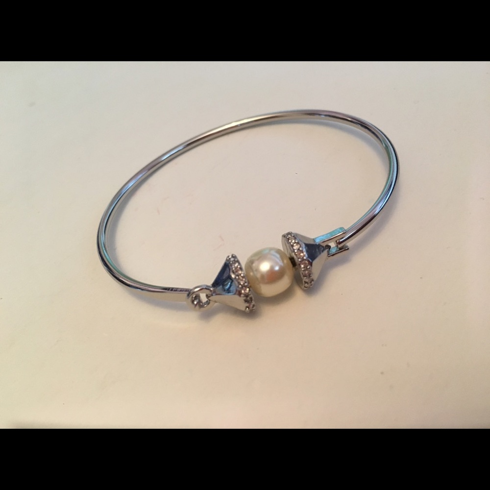 Pearl bracelet