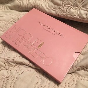 anastasia Beverly Hills nicole guerriero glow kit