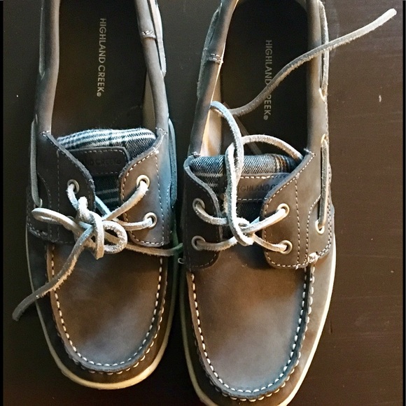 Famous foot wear - Picture 1 of 3