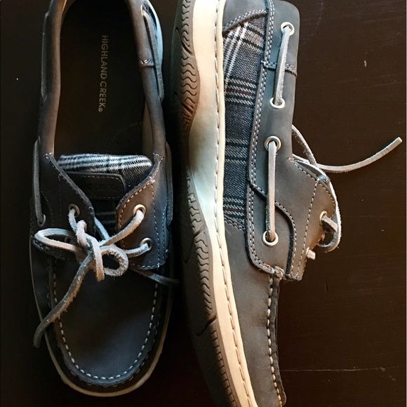 Famous foot wear - Picture 2 of 3