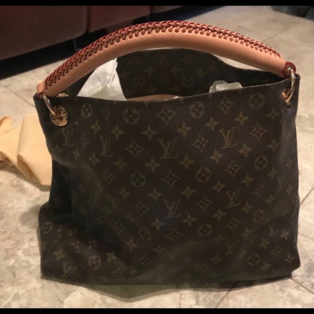 Louis Vuitton Artsy MM