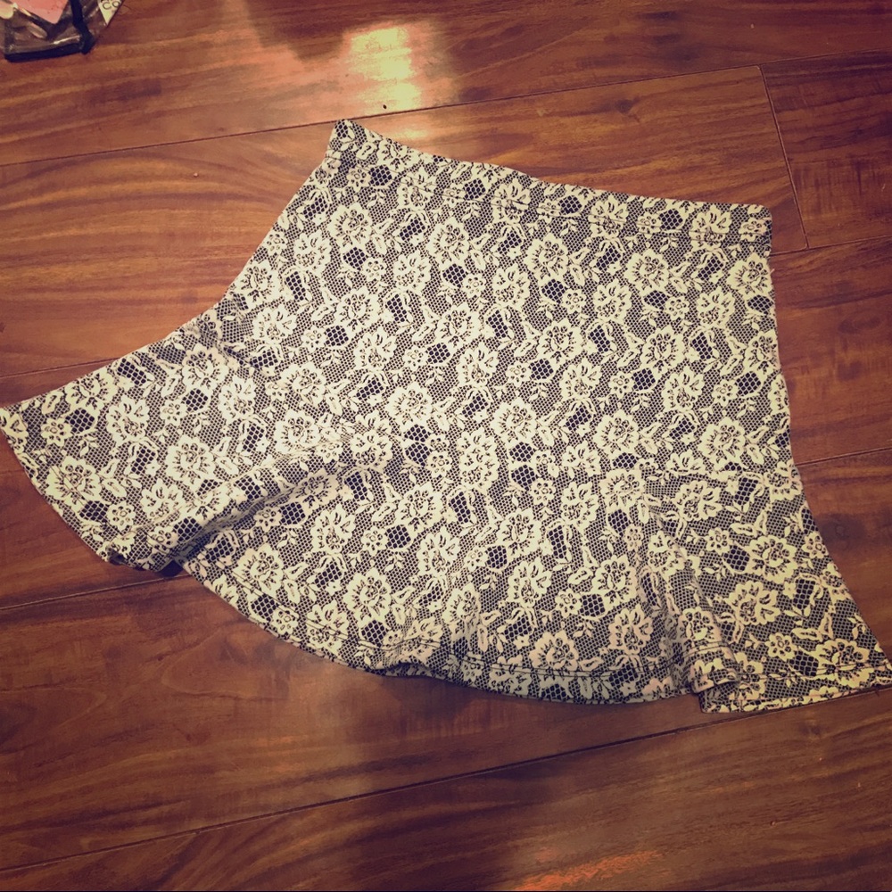 Really cute floral high waisted mini skirt