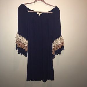 Pretty blue tunic with lace trimmed sleeves