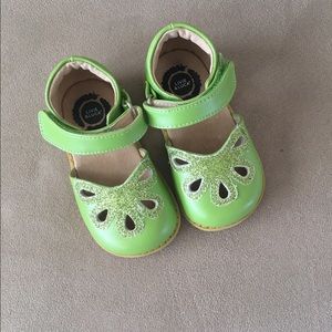 Livie & Luca Green Glitter Infant Size 5