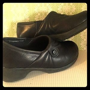 Cherokee black non-slip shoes