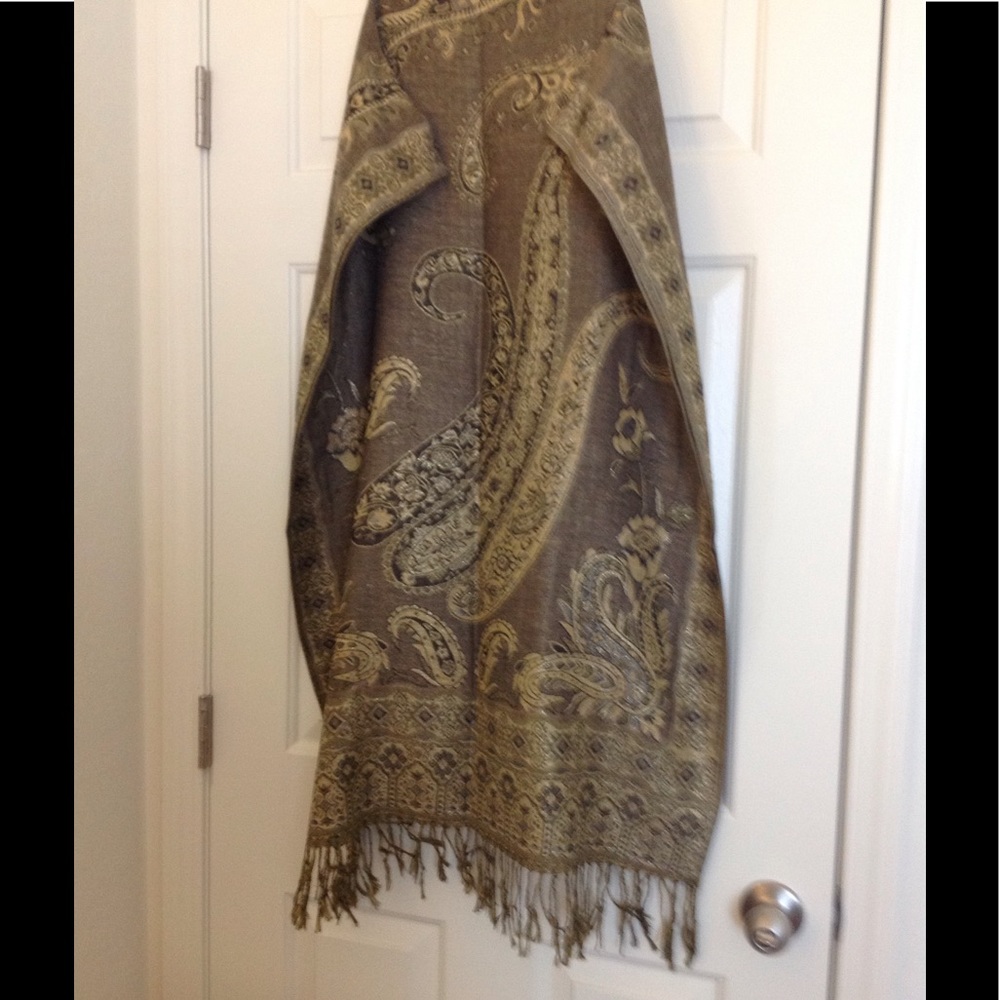 Women's scarf