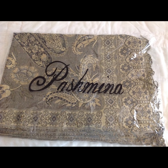 Women's scarf - Picture 2 of 4