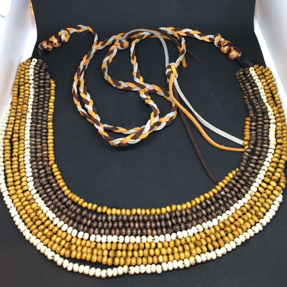 Unique wood bead necklace - Picture 3 of 6