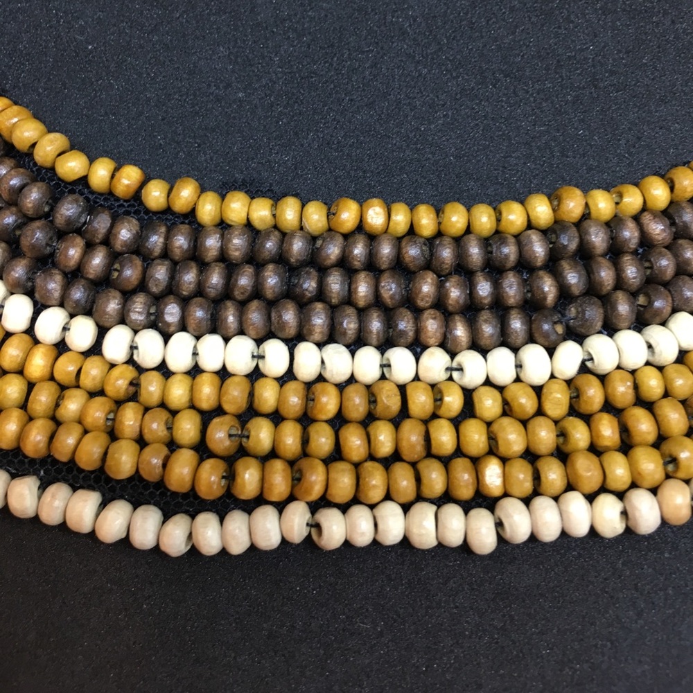 Unique wood bead necklace - Picture 4 of 6