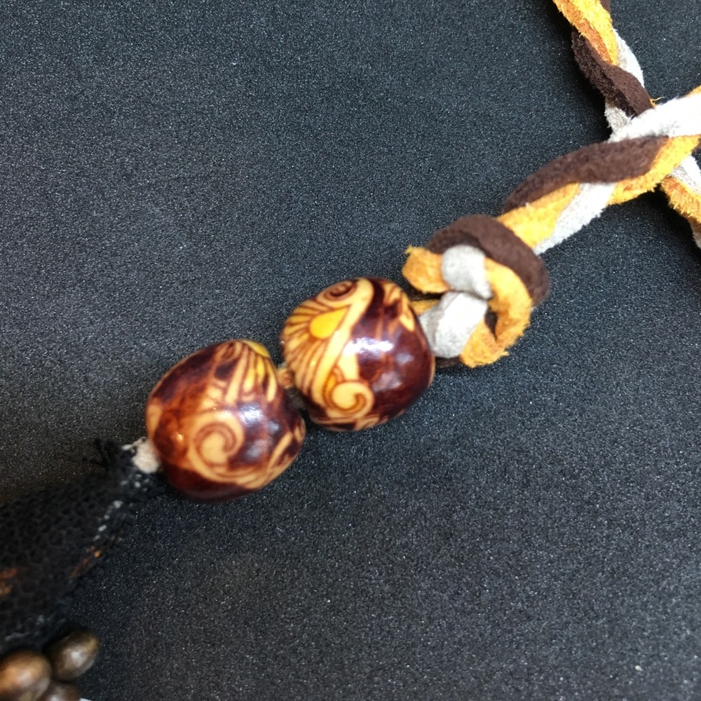 Unique wood bead necklace - Picture 5 of 6