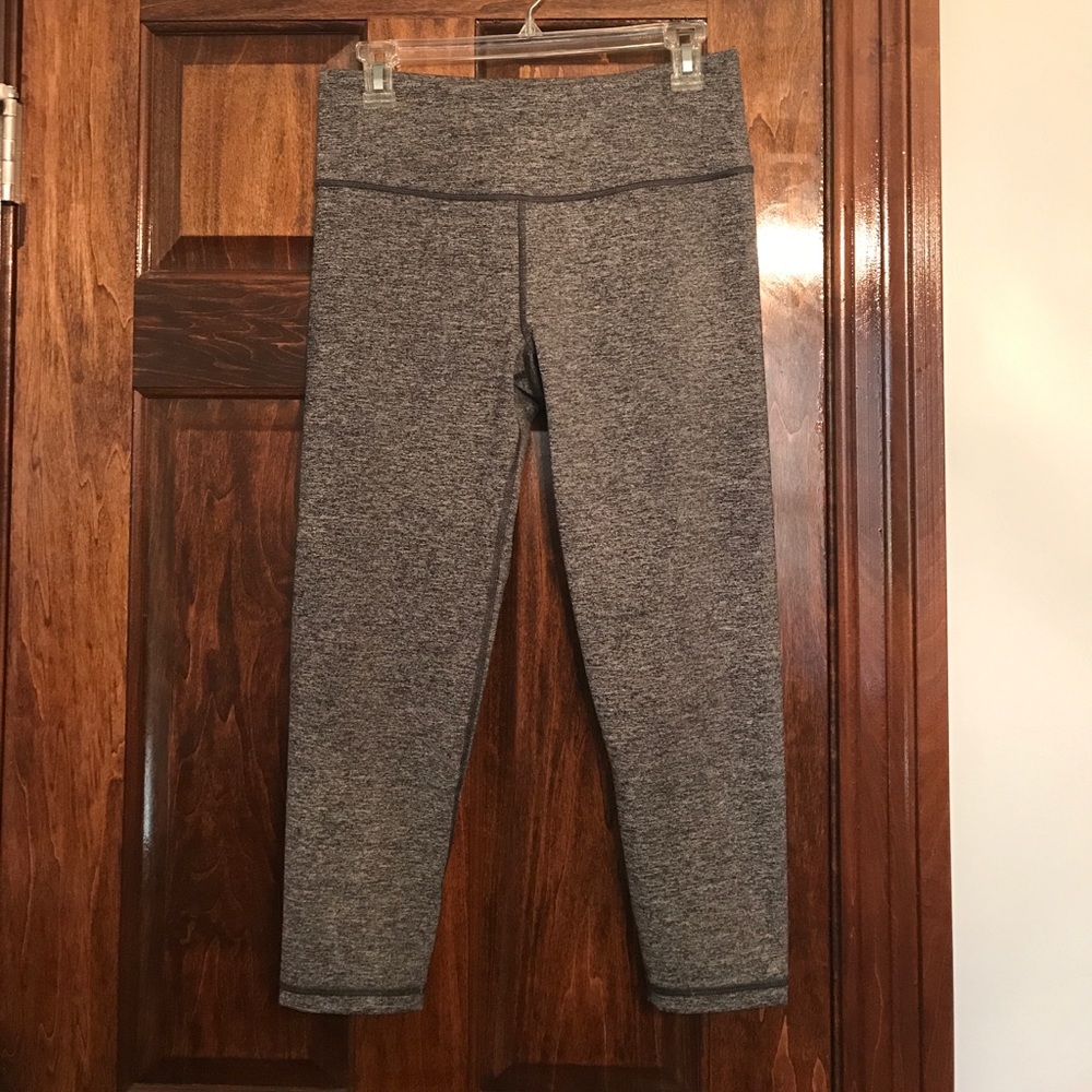 Size M Victoria's Secret Sport Gray Capri leggings