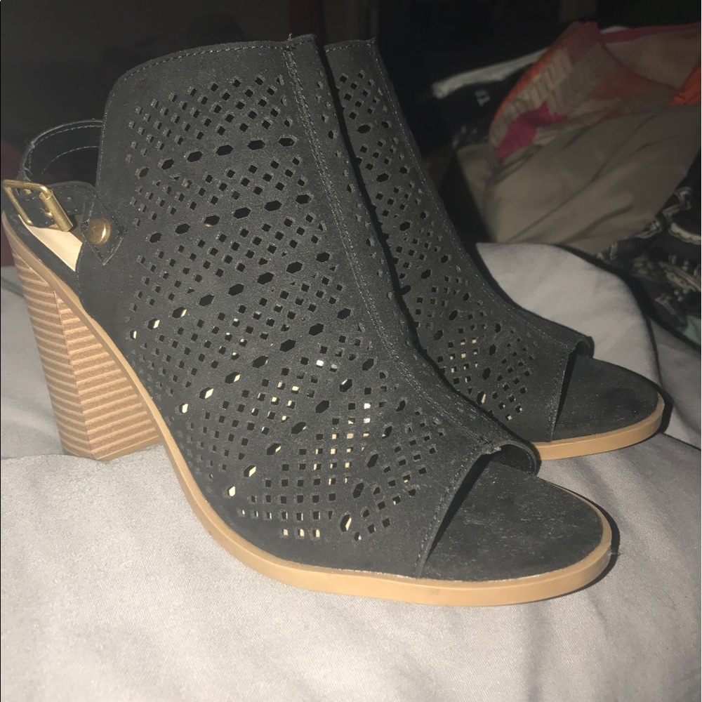 DV Kassi Peep Toe Pumps