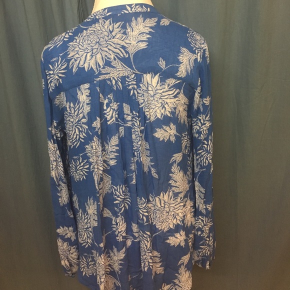 Lucky Brand blue and white top - Picture 3 of 3