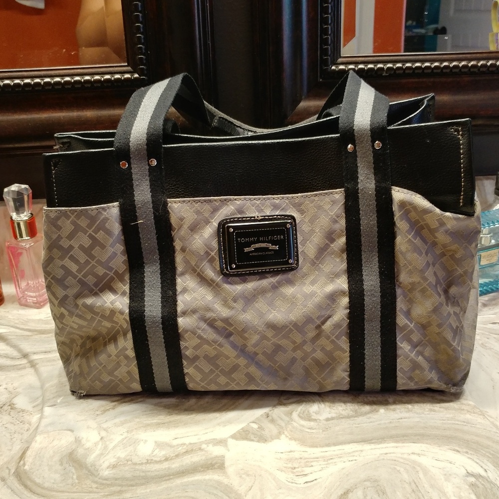 🚫🚫🚫SOLD🚫🚫🚫Tommy Hilfiger Purse