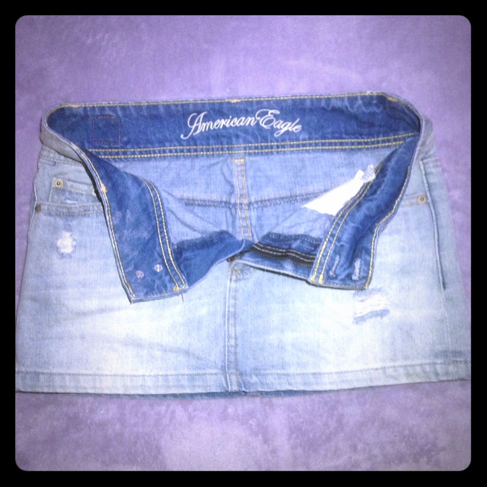TEMPORARILY UNAVAILABLE — American Eagle EUC 2 distressed jean skirt xs/s