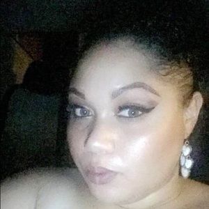 Meet your Posher, Ramona