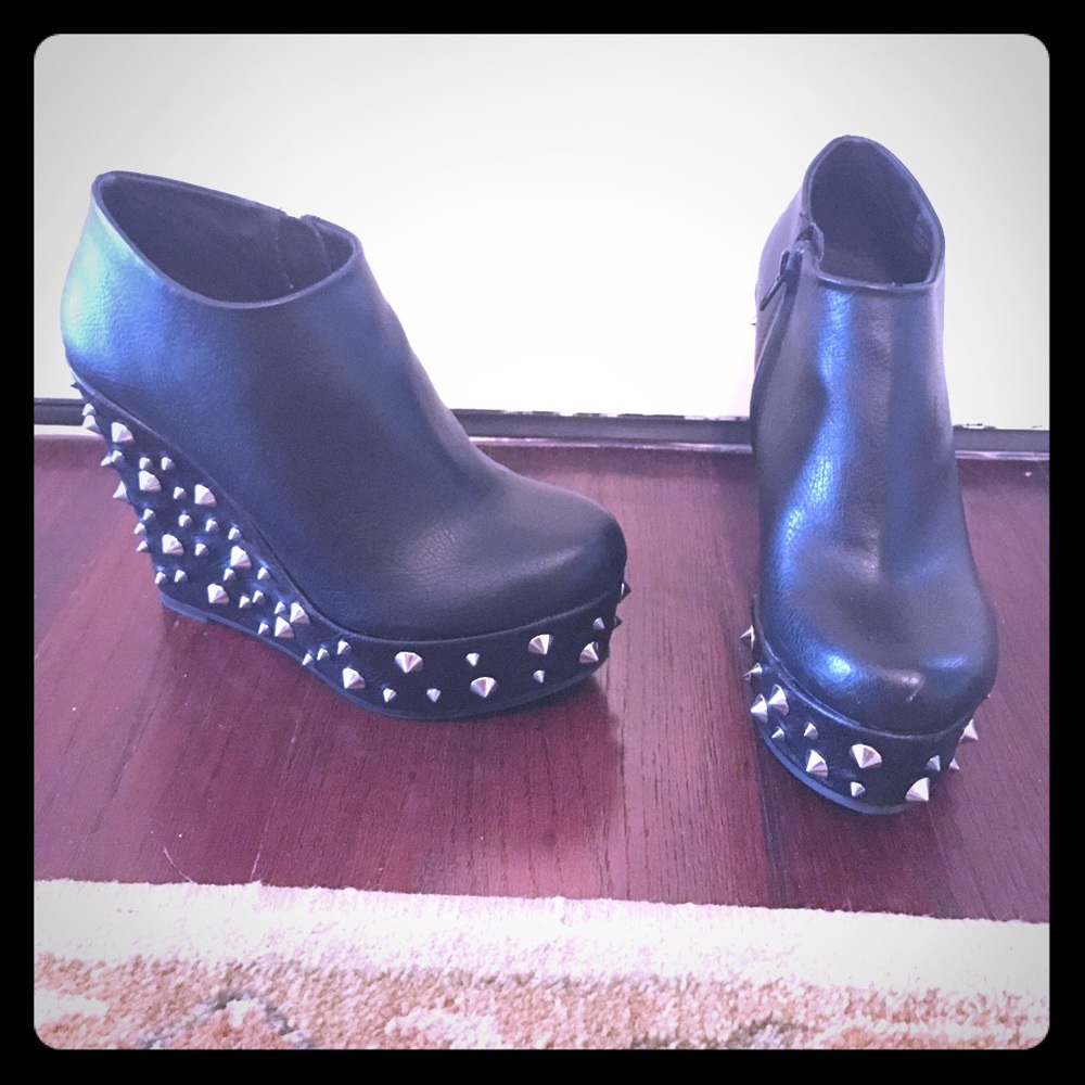 Spiked wedges
